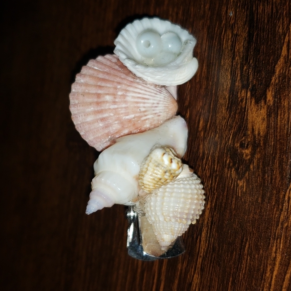 Hand crafted seashell Mermaid 🧜‍♀️ hair accessory - Picture 2 of 5